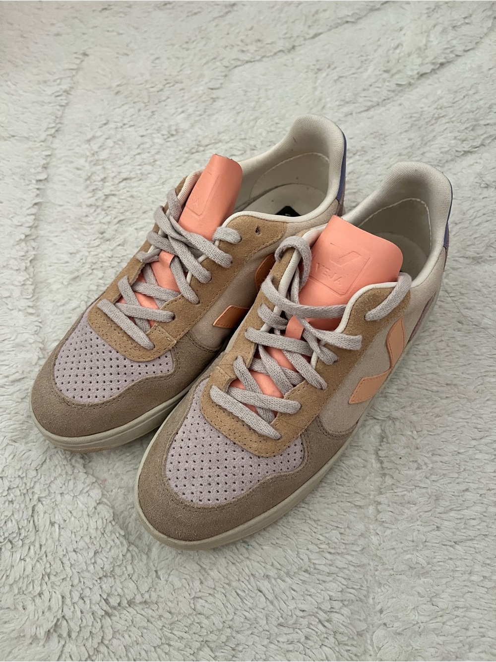Veja V-10 Multico Peach Sneakers